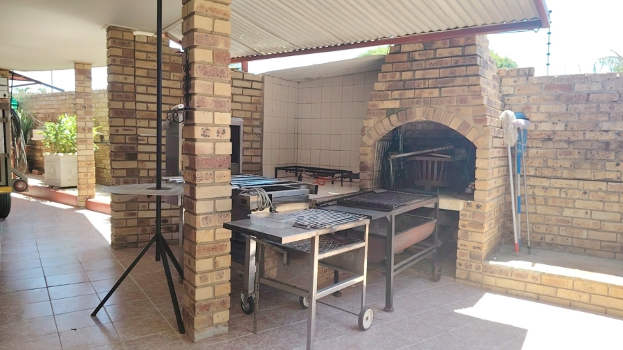 5 Bedroom Property for Sale in Flamwood North West